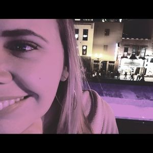 Meet your Posher, Cassie